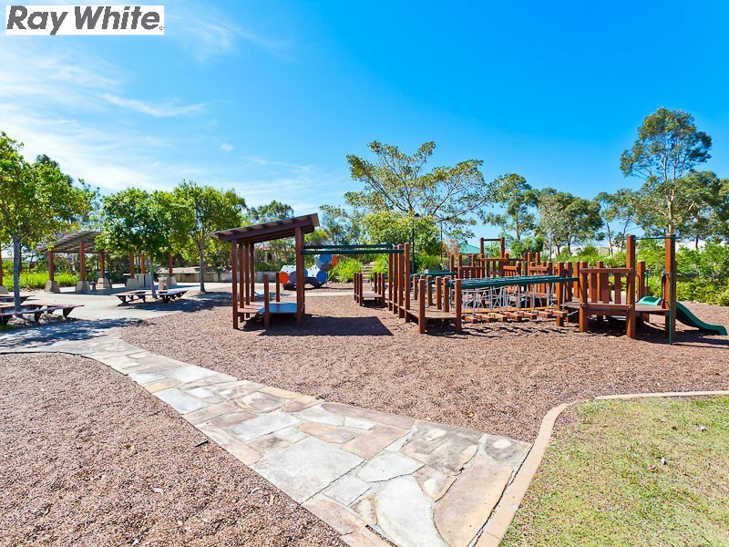 18 Southerden Drive, North Lakes QLD 4509