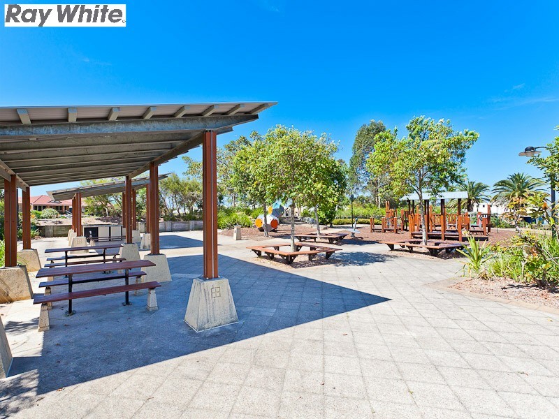 18 Southerden Drive, North Lakes QLD 4509