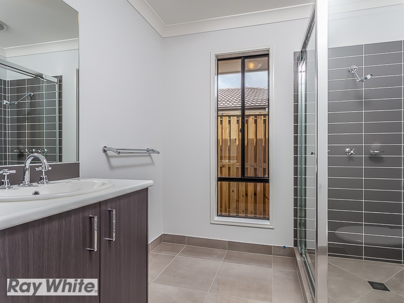 5 Essencia Ave, Dakabin QLD 4503