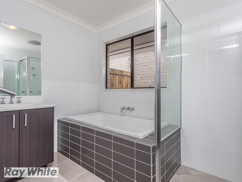 5 Essencia Ave, Dakabin QLD 4503