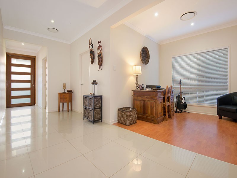 8 Couples Street, North Lakes QLD 4509