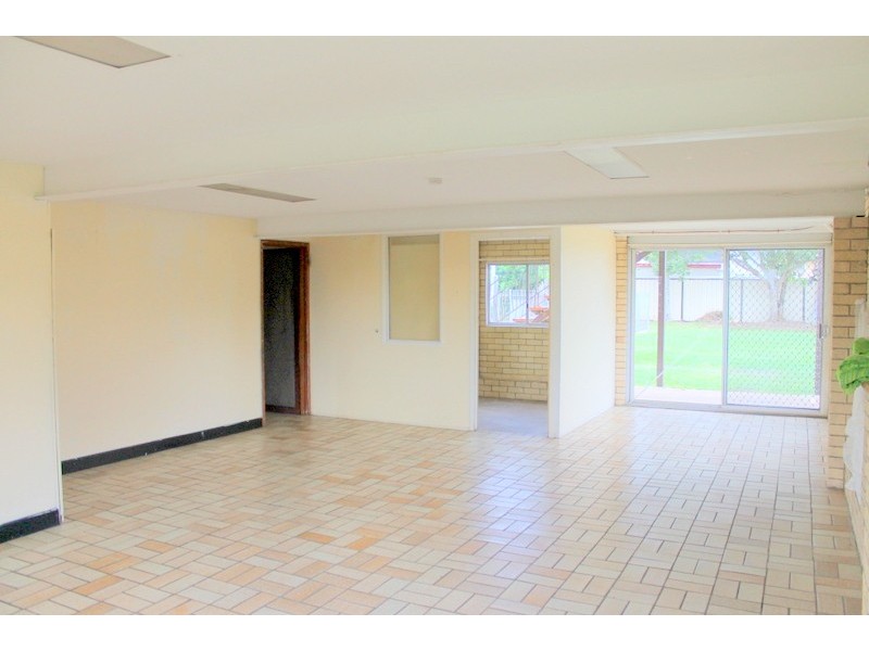 33 Andrew Street, Kallangur QLD 4503