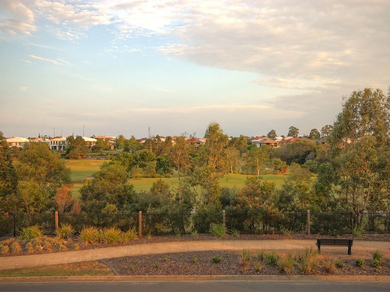 40 Nicklaus Parade, North Lakes QLD 4509