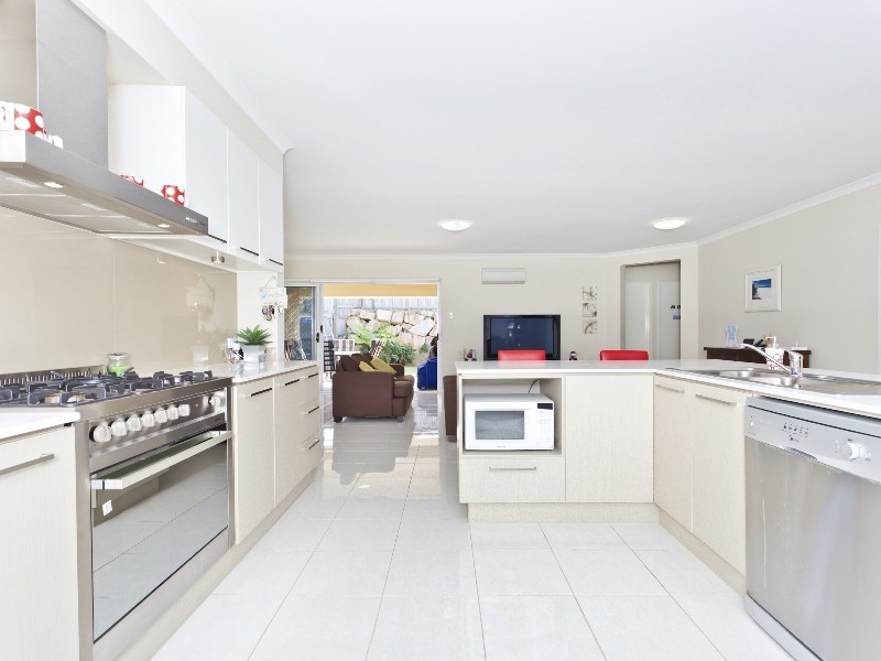 19 Rawlins Crescent, North Lakes QLD 4509