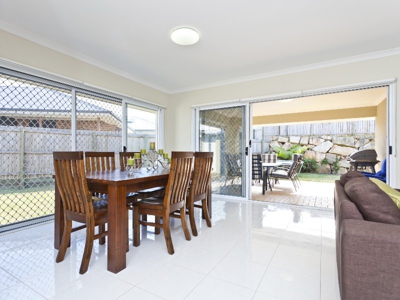 19 Rawlins Crescent, North Lakes QLD 4509