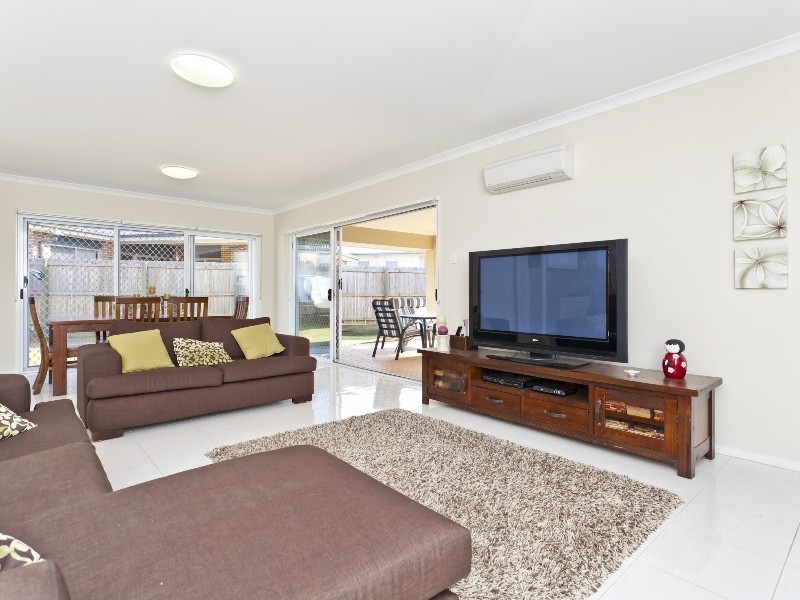 19 Rawlins Crescent, North Lakes QLD 4509