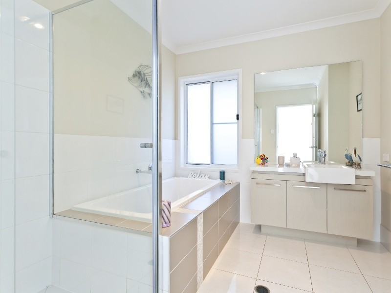 19 Rawlins Crescent, North Lakes QLD 4509