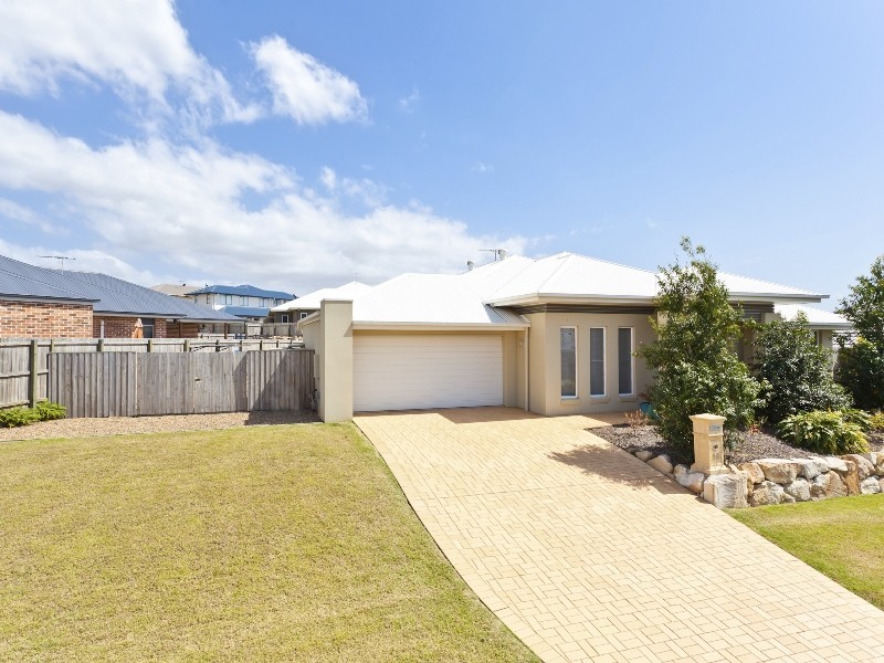 19 Rawlins Crescent, North Lakes QLD 4509