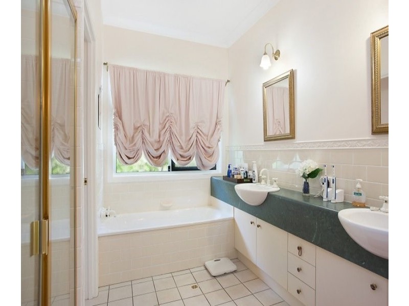 28 Lochside Drive, North Lakes QLD 4509