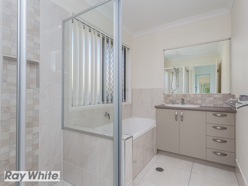 30 Honeyeater Cres, Dakabin QLD 4503