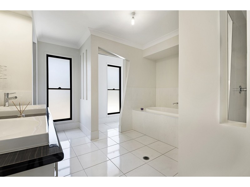 16 Lacebark Street, North Lakes QLD 4509