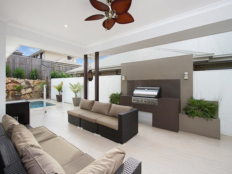 14 Cowen Terrace, North Lakes QLD 4509