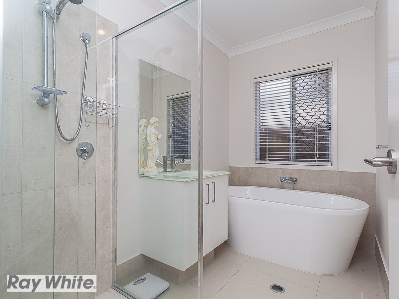 35 Manhattan Cres, North Lakes QLD 4509