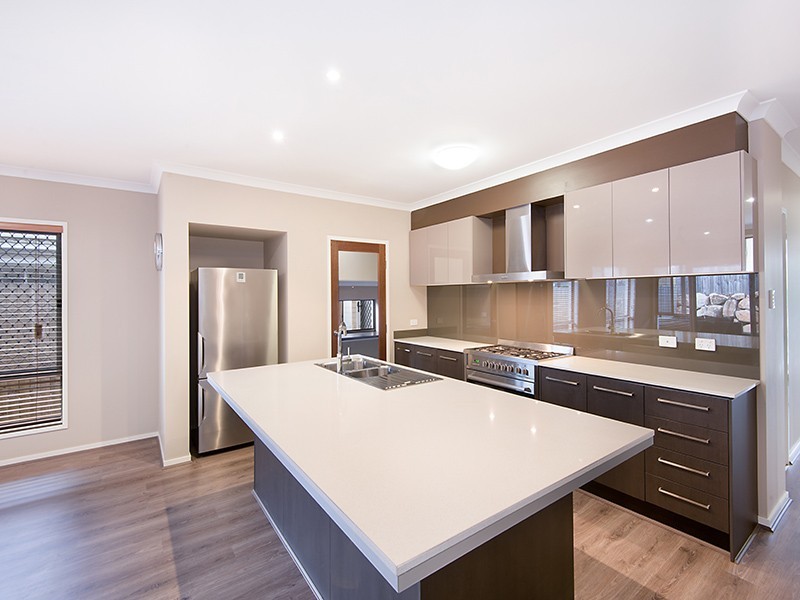 9 Livingstone Ct, North Lakes QLD 4509