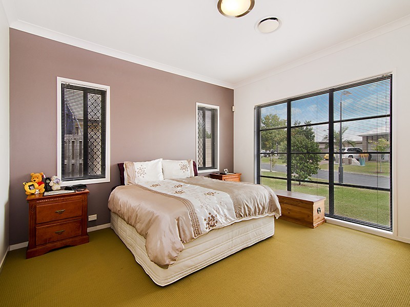 8 Grebe Circuit, North Lakes QLD 4509