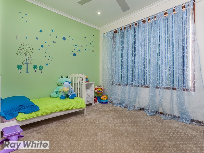 34 Eucumbene Drive, Petrie QLD 4502