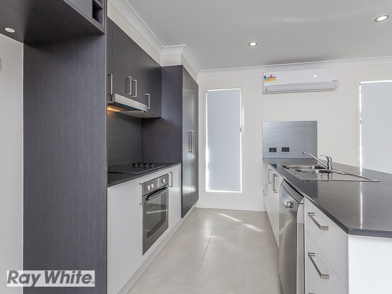14 Dickson Cres, North Lakes QLD 4509