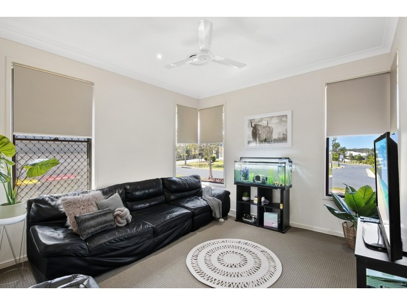 73 Mapleton Drive, North Lakes QLD 4509