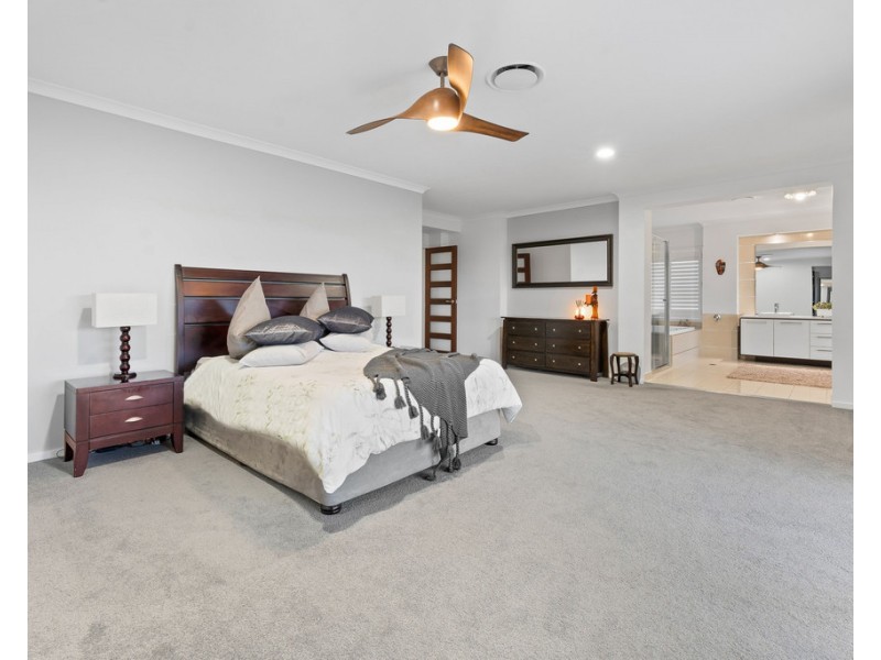 9 Armour Close, North Lakes QLD 4509