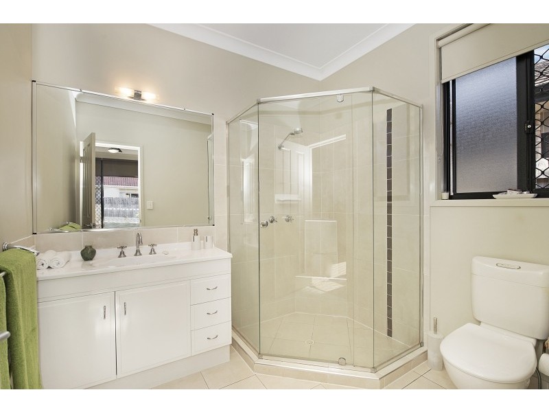 6 Backhousia Court, North Lakes QLD 4509