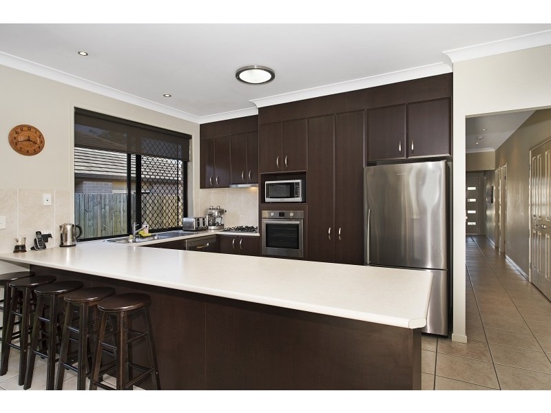 6 Backhousia Court, North Lakes QLD 4509