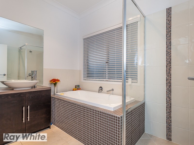 94 Nicklaus Parade, North Lakes QLD 4509