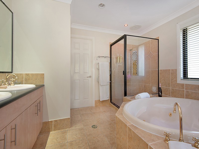 27 Heathcote Avenue, North Lakes QLD 4509