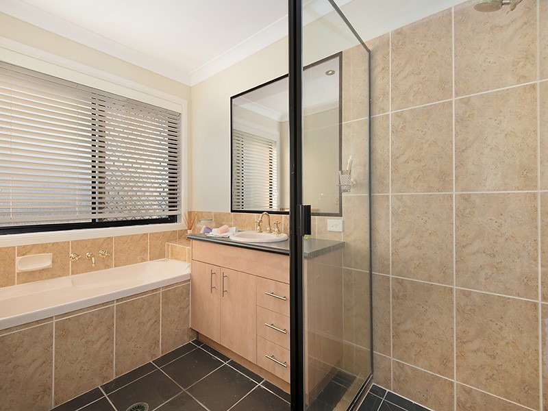 27 Heathcote Avenue, North Lakes QLD 4509