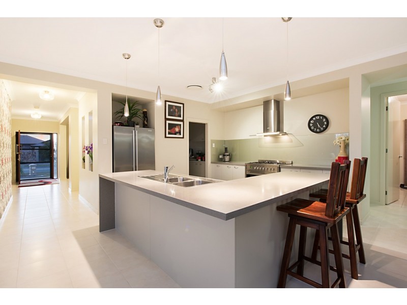 2 Satinay Parade, North Lakes QLD 4509