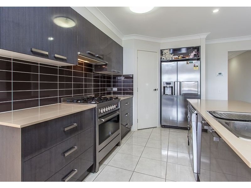 6 Kingston Court, North Lakes QLD 4509