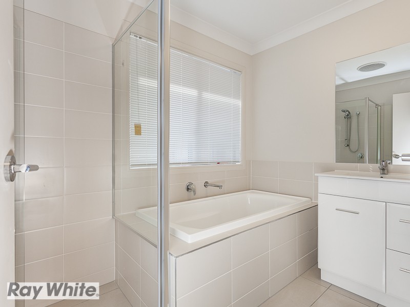 33 Champion Crescent, Griffin QLD 4503