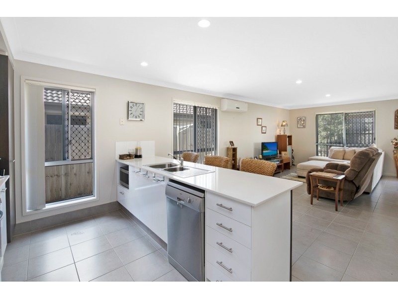 8 Hartley Crescent, North Lakes QLD 4509