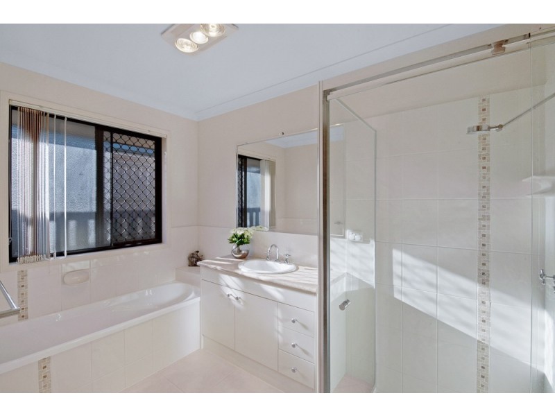 24 Ridgegarden Drive, Morayfield QLD 4506