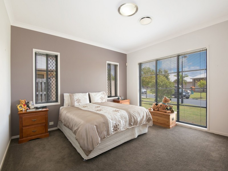 8 Grebe Circuit, North Lakes QLD 4509