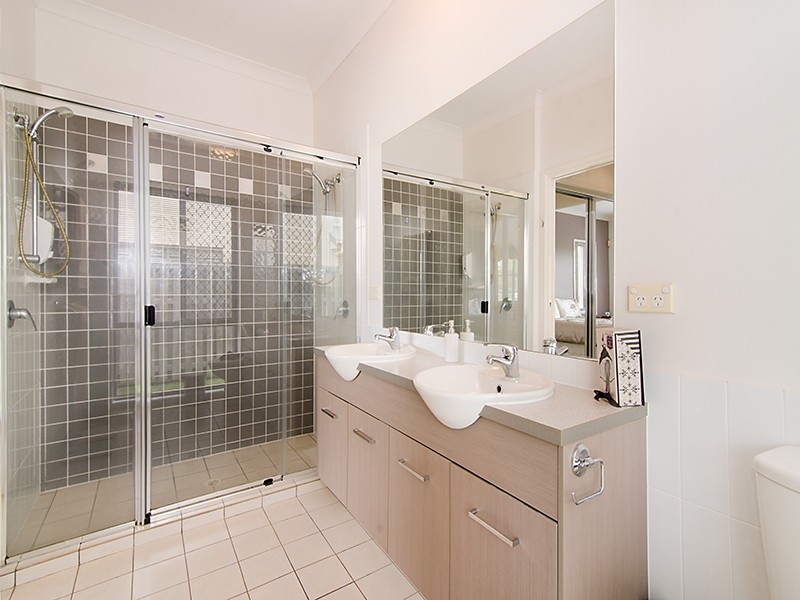 8 Grebe Circuit, North Lakes QLD 4509