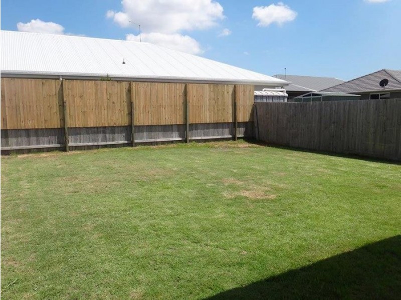 8 Friars Crescent, North Lakes QLD 4509