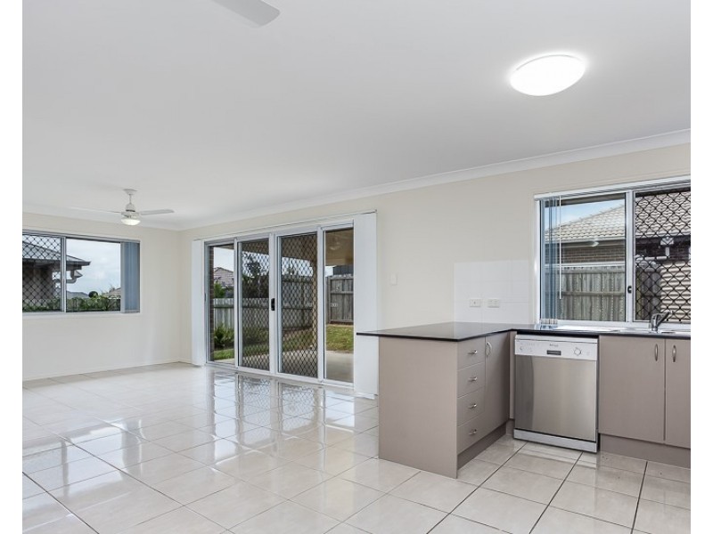 19 Williams Crescent, North Lakes QLD 4509