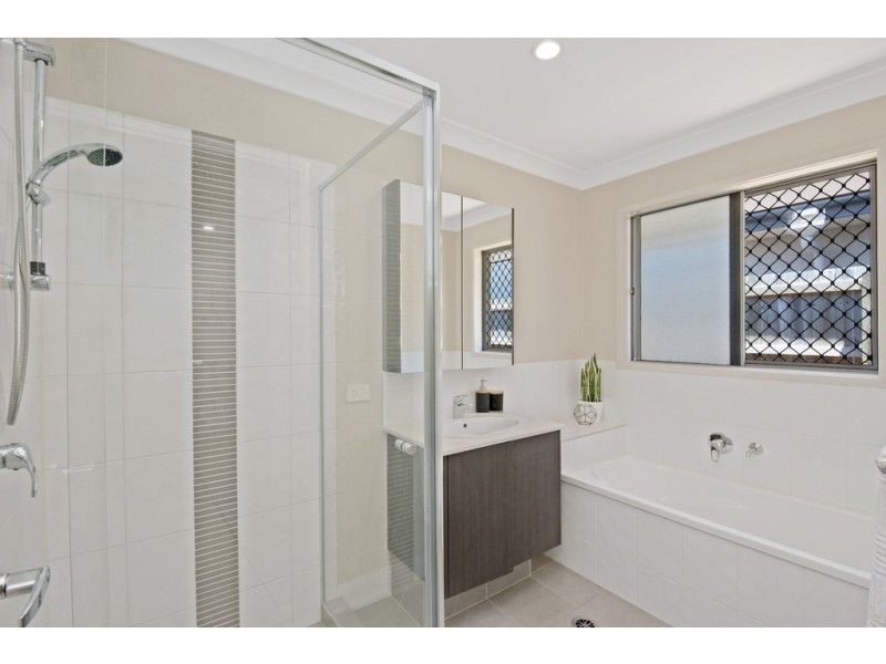 5 Kingston Court, North Lakes QLD 4509
