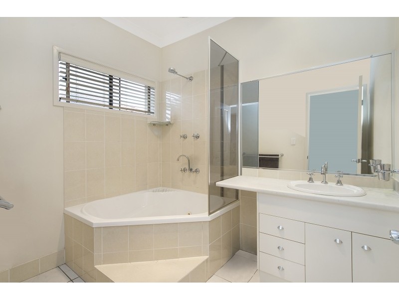 1 Redcedar Street, North Lakes QLD 4509