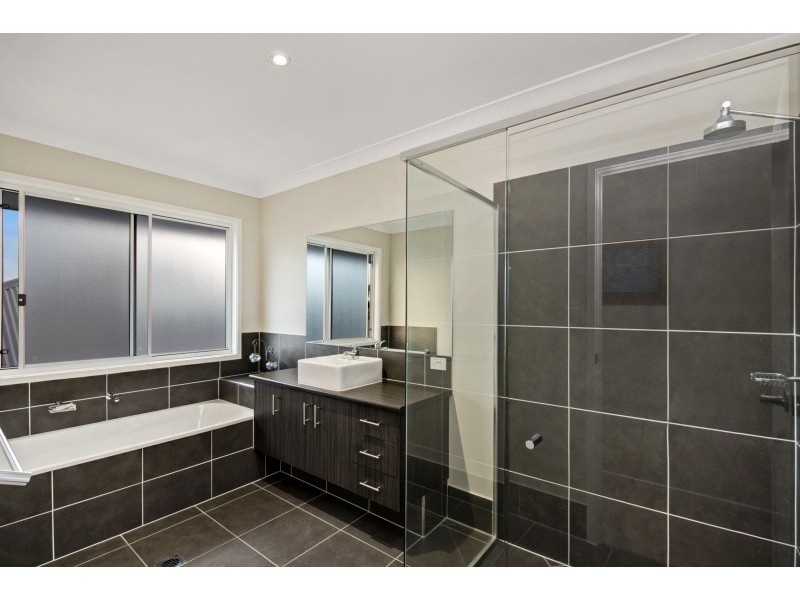 62 Ravensbourne Crescent, North Lakes QLD 4509