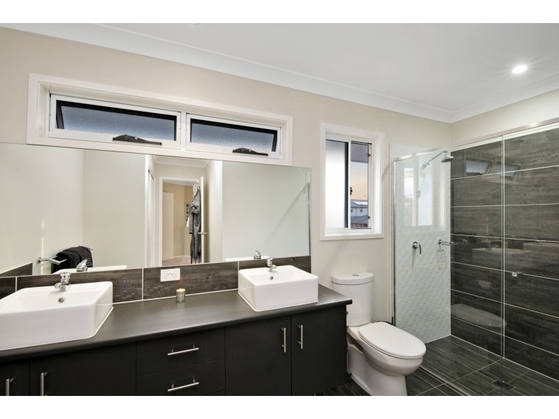 62 Ravensbourne Crescent, North Lakes QLD 4509