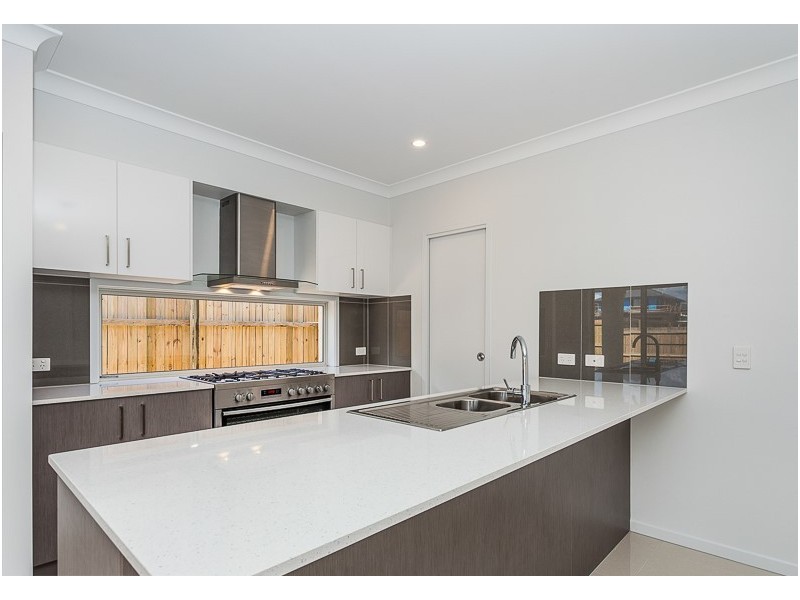 12 Cooloola Crescent, North Lakes QLD 4509