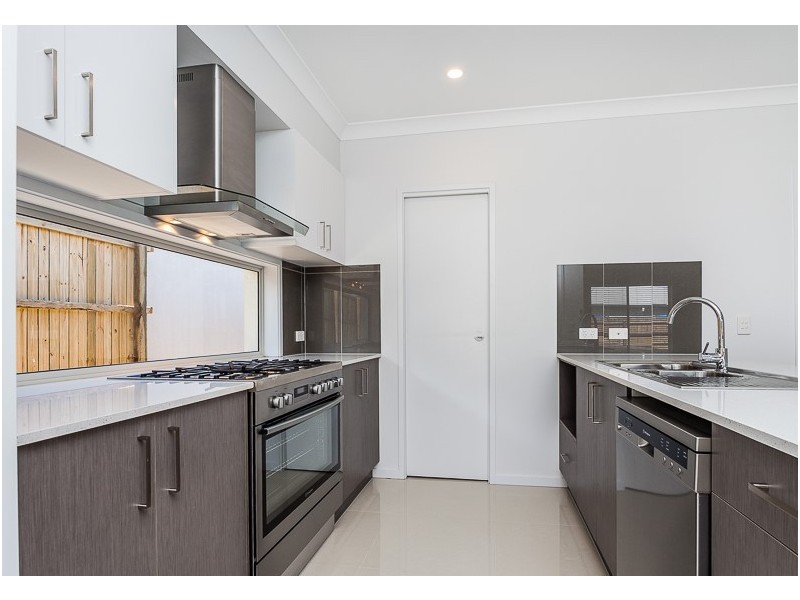 12 Cooloola Crescent, North Lakes QLD 4509
