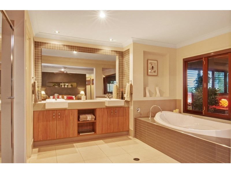 5 Nicklaus Parade, North Lakes QLD 4509
