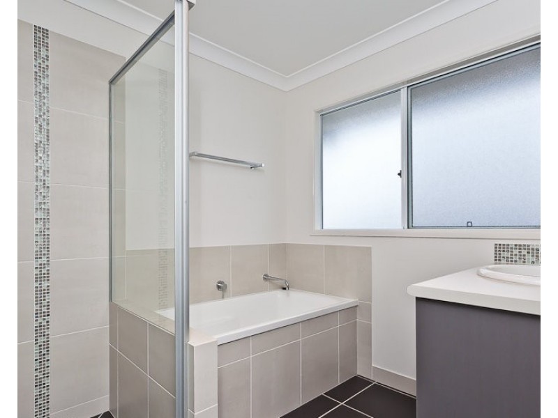 33 Merion Crescent, North Lakes QLD 4509