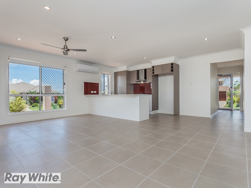 6 Dickson Crescent, North Lakes QLD 4509