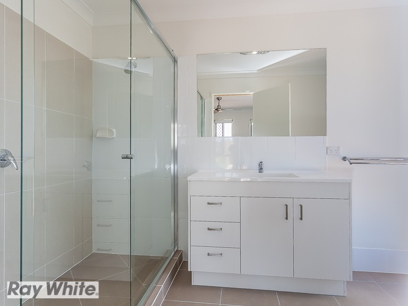 6 Dickson Crescent, North Lakes QLD 4509