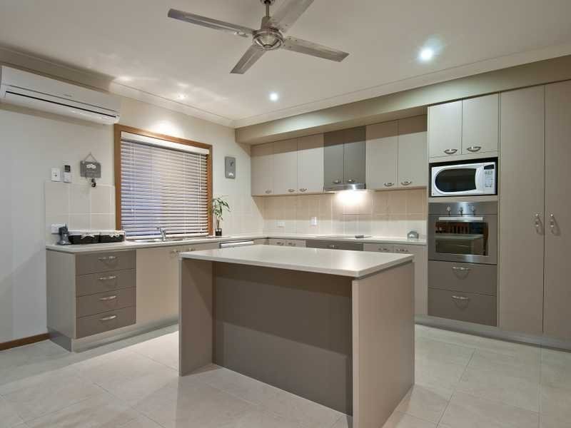 31 Lake Breeze Drive, Windaroo QLD 4207