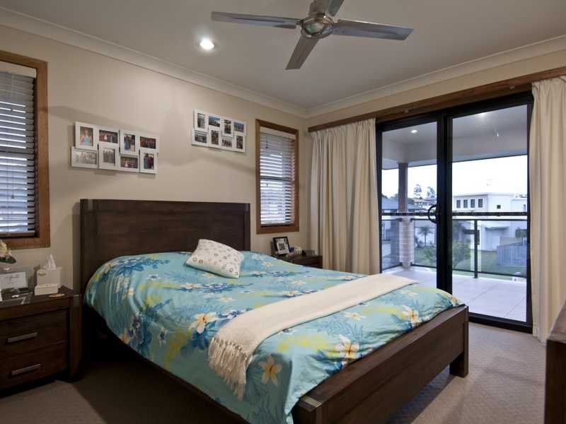 31 Lake Breeze Drive, Windaroo QLD 4207