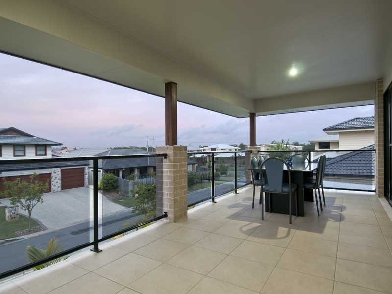 31 Lake Breeze Drive, Windaroo QLD 4207